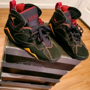 Air Jordan's 7 Black Size 5.5Y in the box

Conditi